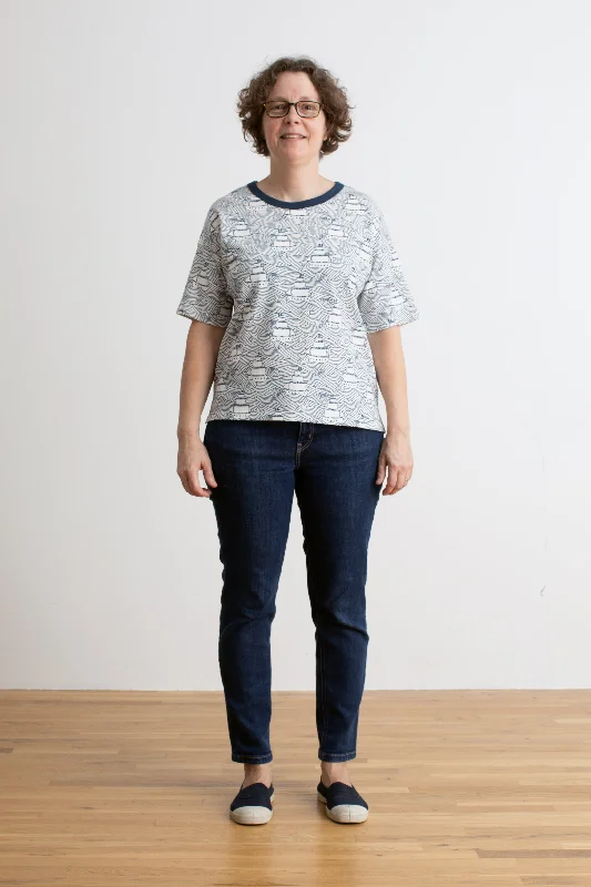 Fashionable, yet affordable women’s apparel   Women's Mia Top - High Seas Navy